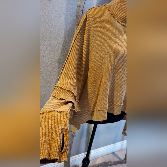 FREE PEOPLE Raglan Top - Picture 6 of 9